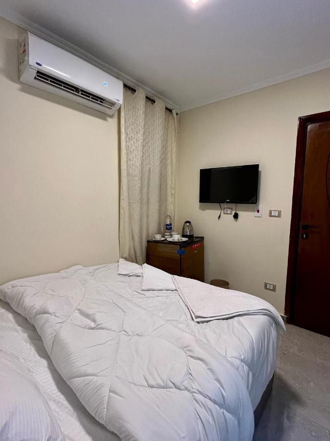 Pyramids Pride Inn Kafrat al Jabal Luaran gambar