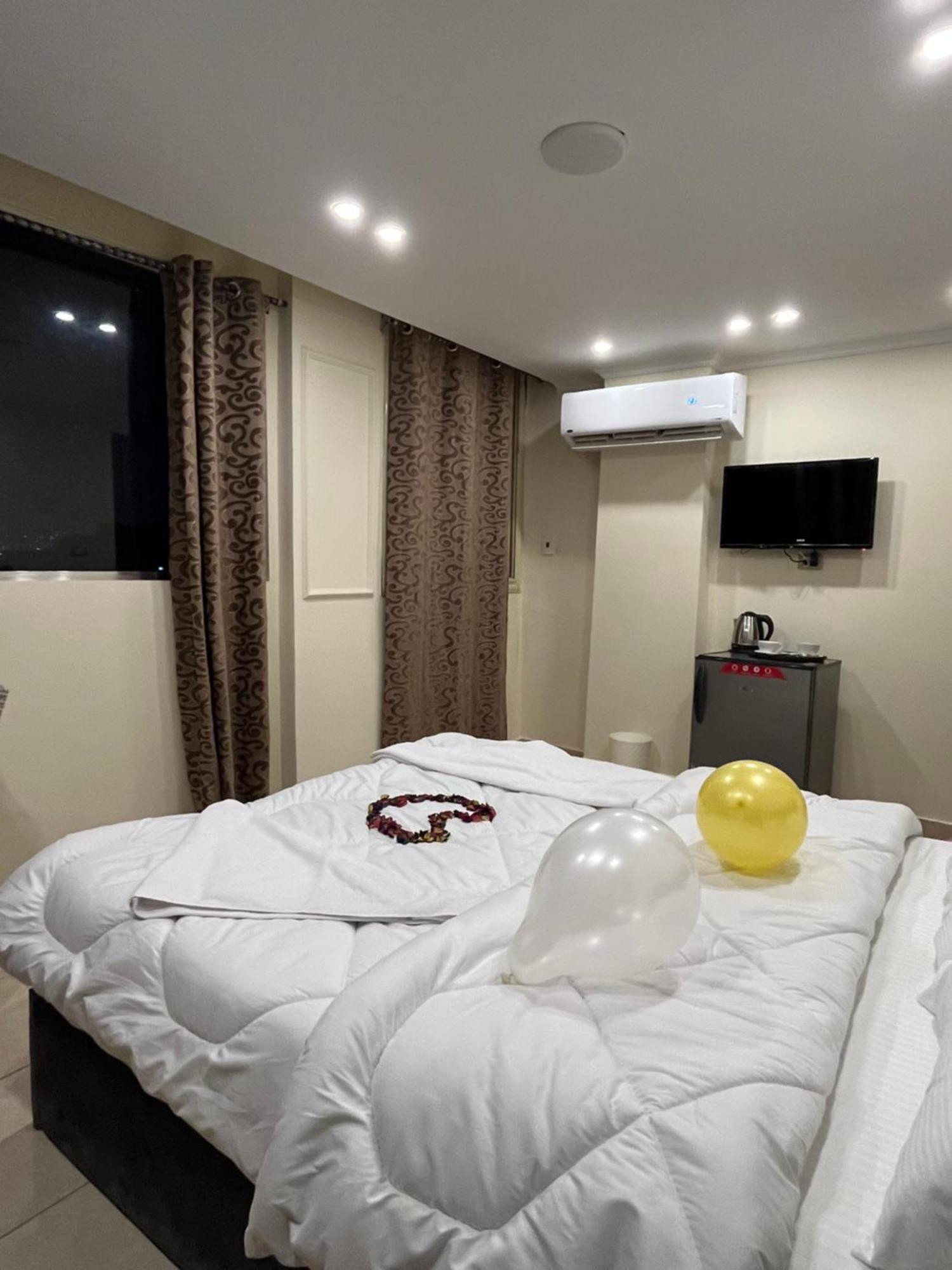 Pyramids Pride Inn Kafrat al Jabal Luaran gambar