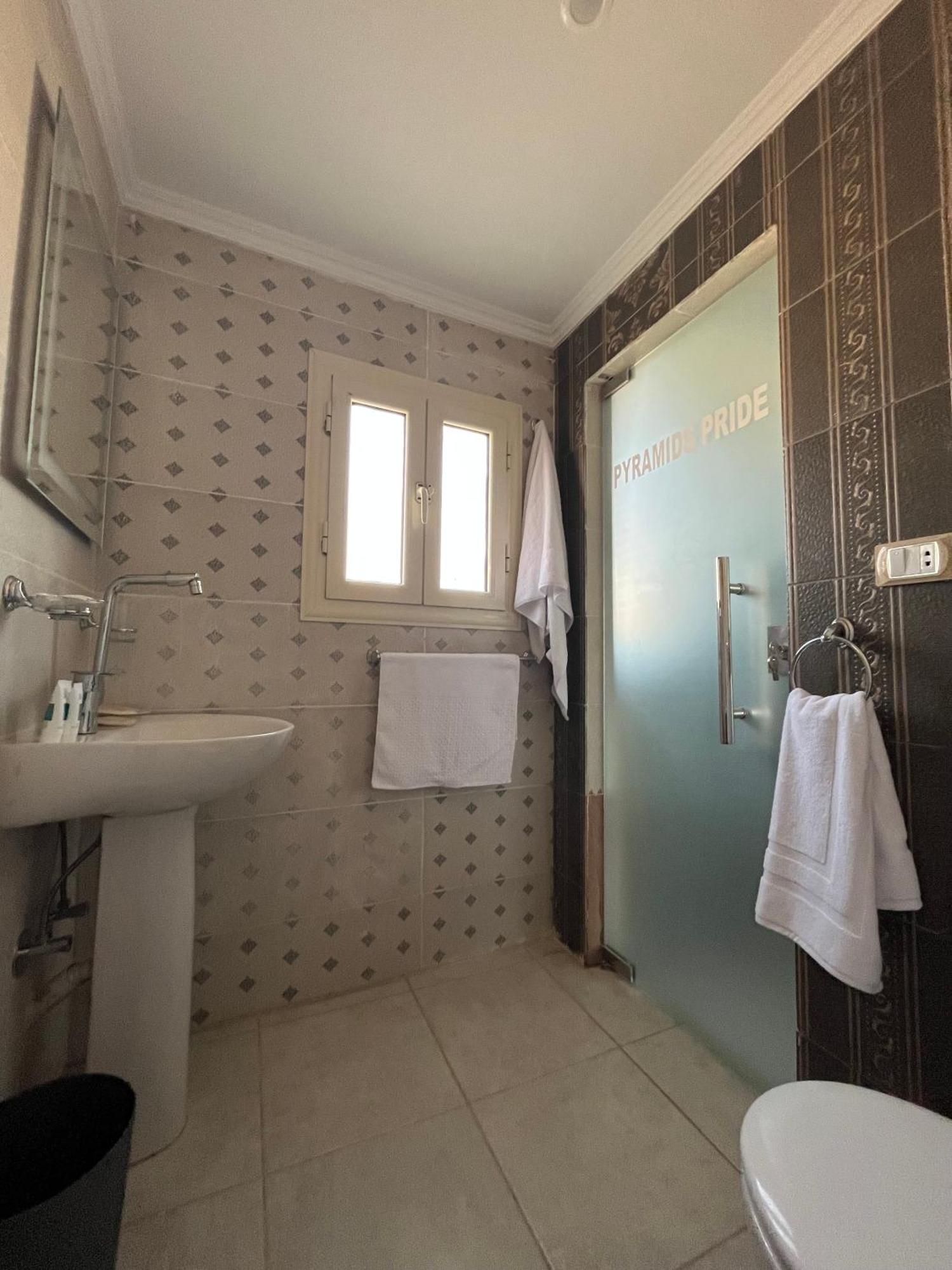 Pyramids Pride Inn Kafrat al Jabal Luaran gambar